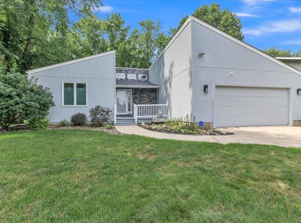 1237 Lisa Lane, Schererville, IN 46375