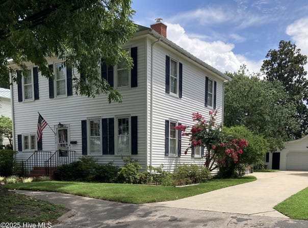 215 W Queen Street, Edenton, NC 27932