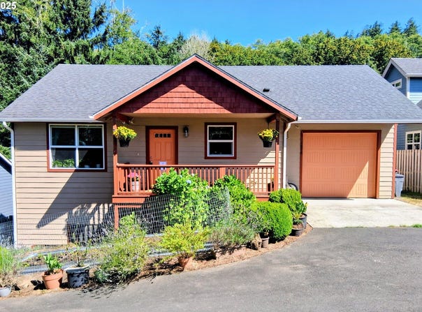 1676 SE 3RD St, Astoria, OR 97103