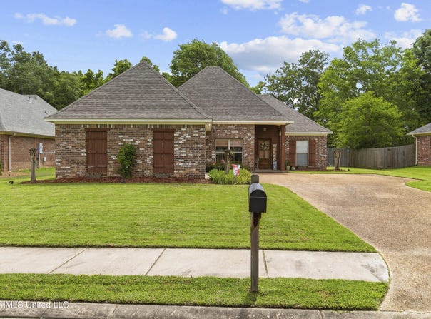 137 Creekside Drive, Canton, MS 39046