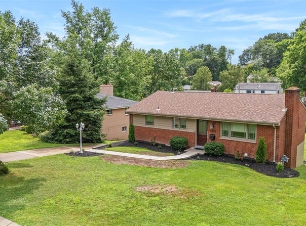 1290 Lakemont Dr, Mt Lebanon, PA 15243