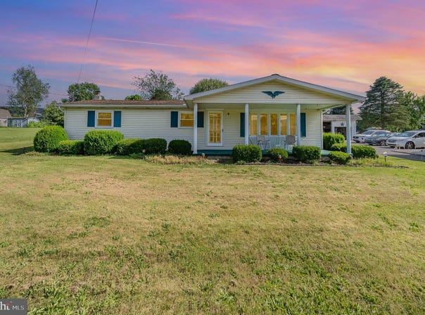 1743 W MAIN STREET, VALLEY VIEW, PA 17983