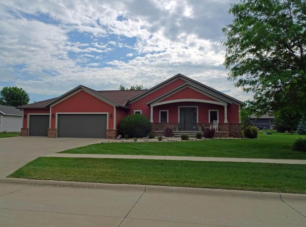 701 24th Avenue, Sheldon, IA 51201-1140