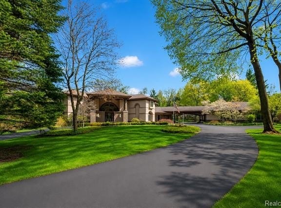 1800 Tiverton Road, Bloomfield Hills, MI 48304