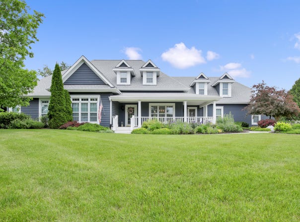 742 Charolais Dr, Slinger, WI 53086