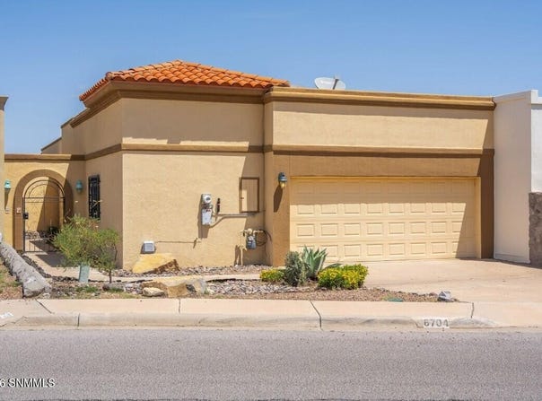 6704 Camino Blanco, Las Cruces, NM 88007