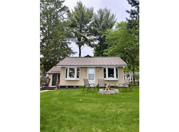 N3911 LAKESIDE Lane, WAUTOMA, WI 54982