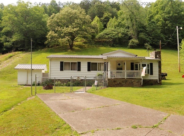 1849 Three Mile Road, Elkview, WV 25071