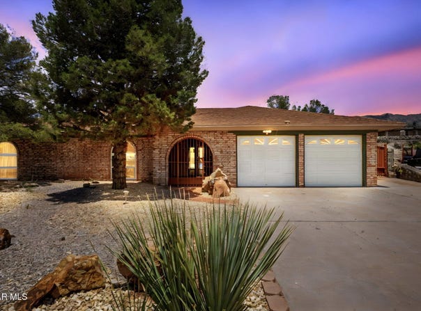 408 Los Seris Place, El Paso, TX 79912
