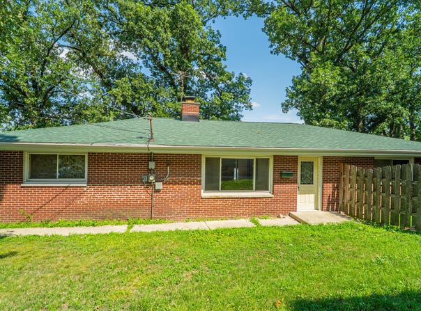 805 W North Street, Crown Point, IN 46307
