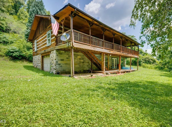 29 Scarberry Hollow, Castlewood, VA 24224