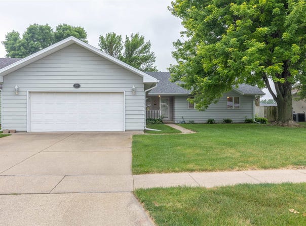 210 Carriage Lane, Sergeant Bluff, IA 51054