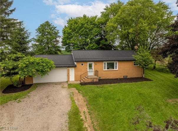 14867 Cenfield Street NE, Alliance, OH 44601