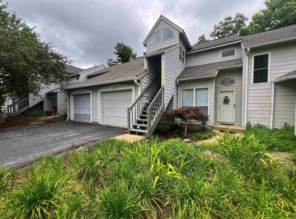 9724 S Bay Pointe Lane, Bloomington, IN 47401