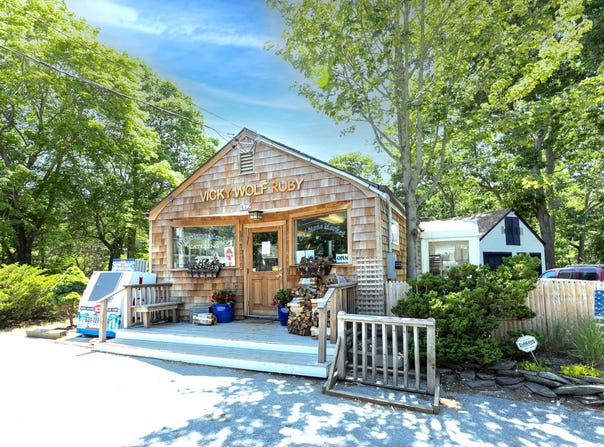 472 Old Stone Highway, East Hampton, NY 11937