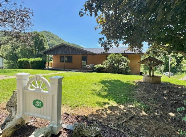 285  Middle Fork, Reedy, WV 25270
