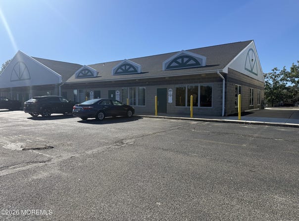 25 Mule Road, Toms River, NJ 08755