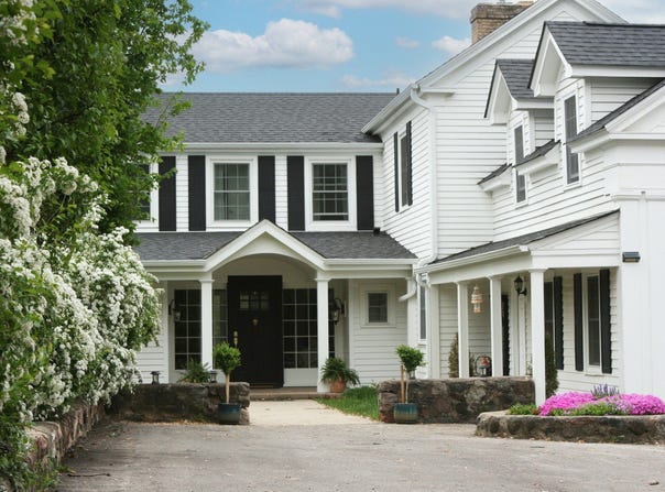 708 S Rose Farm Road, Woodstock, IL 60098