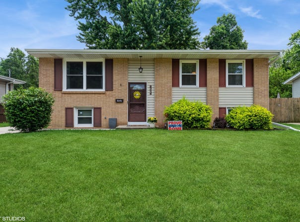 303 W 8th Place, Hobart, IN 46342