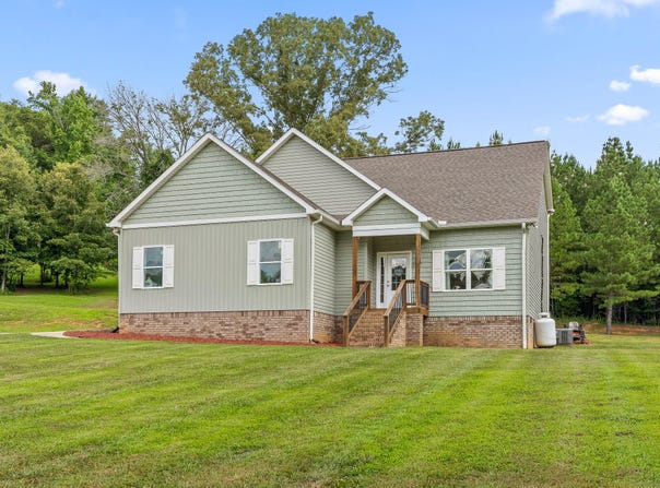 185 Bell Lake Drive, Trenton, GA 30752