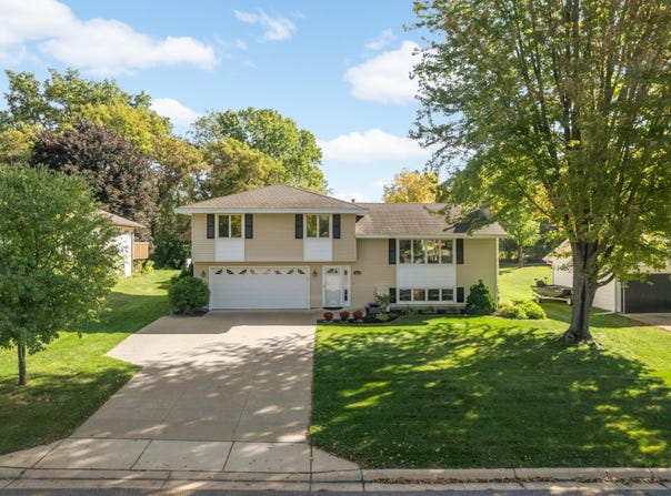 6624 Edgemont Boulevard N, Brooklyn Park, MN 55428