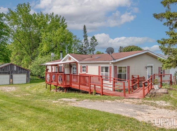 W5481 5th, Hermansville, MI 49847