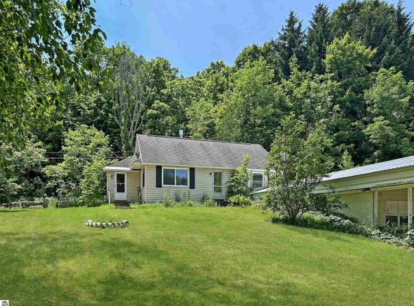1022 Sharkey Road, Traverse City, MI 49696