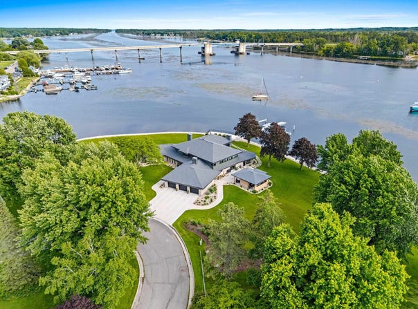 55 UTOPIA Circle, STURGEON BAY, WI 54235