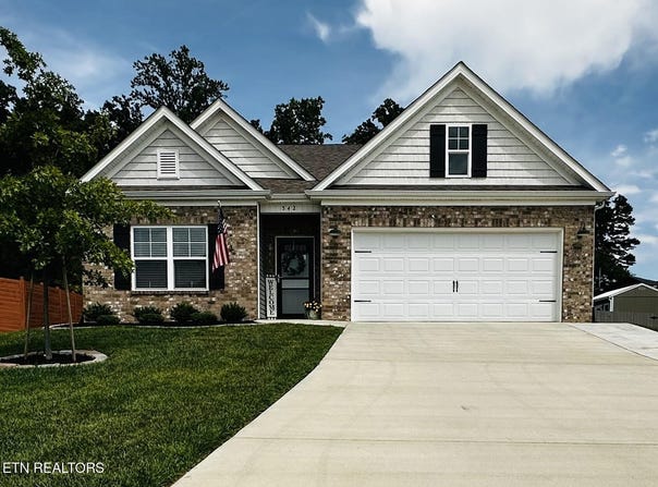 542 Cliff St, Morristown, TN 37814