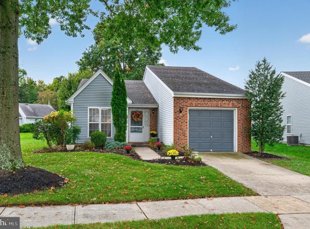 3 BUTTONBUSH Court, MOUNT LAUREL, NJ 08054
