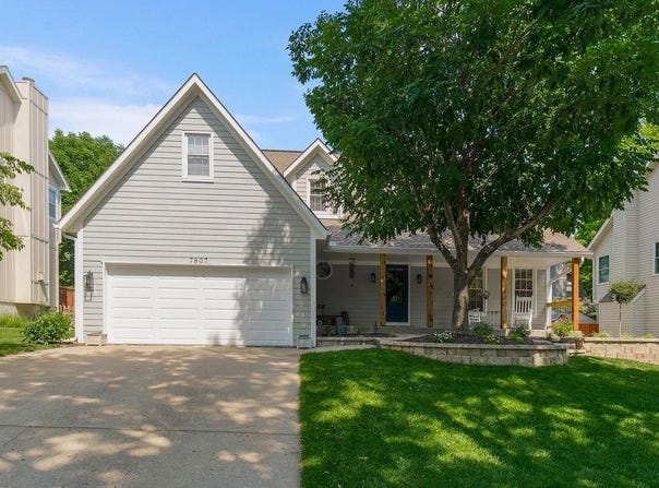 7807 Twilight Lane, Lenexa, KS 66217