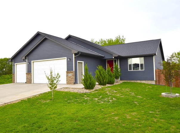 1028 N Mable Cir, Sioux Falls, SD 57103