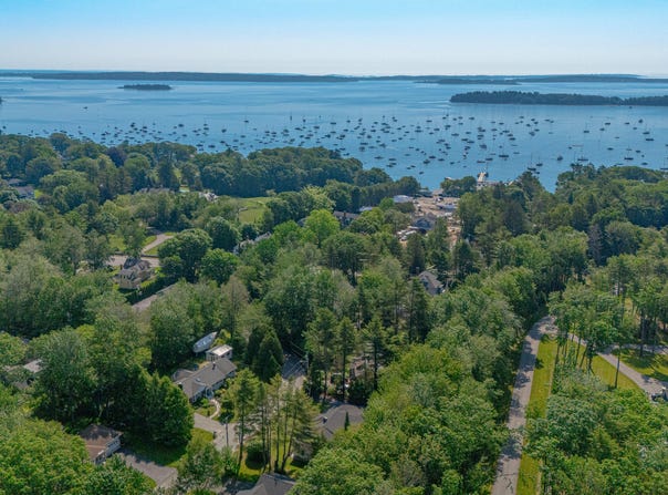 8 Knight Street, Falmouth, ME 04105