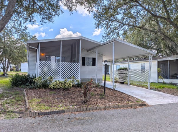 413 Klickety Klak Ln, Valrico, FL 33594