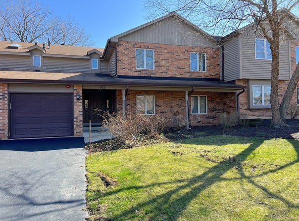 986 West Court unit: A, Naperville, IL 60563