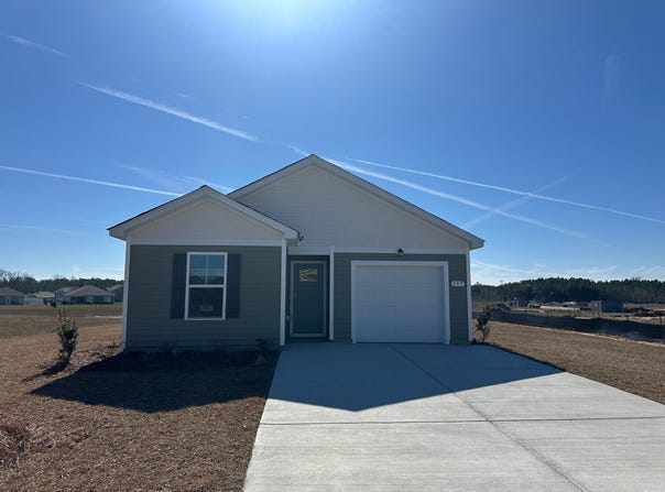 197 Country Grove Way, Galivants Ferry, SC 29544