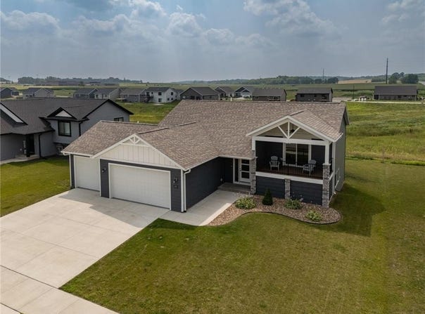 2005 Elk Run Drive SE, Pine Island, MN 55963