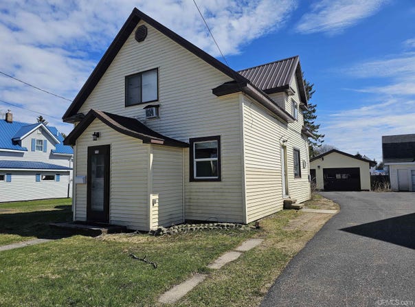 717 Oak, Manistique, MI 49854
