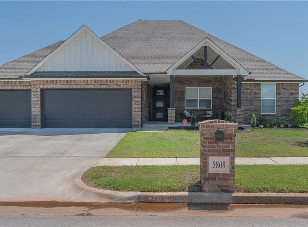 5808 Ledgestone Drive, Mustang, OK 73064