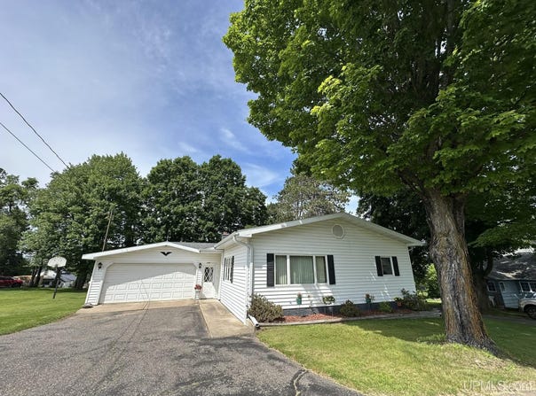 109 South, Florence T-WI, WI 54121