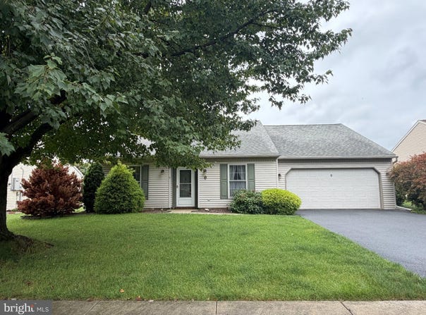9 LAKEVIEW Drive, MYERSTOWN, PA 17067