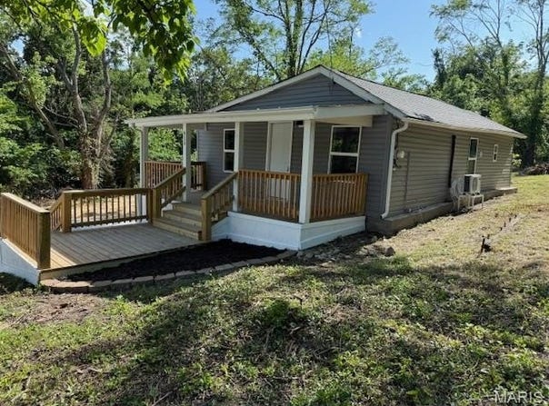 415 Hickory Street, St Clair, MO 63077