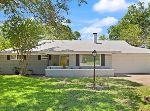 8021 Northbrook Drive, Benbrook, TX 76116