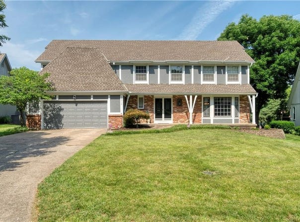 10712 Walmer Street, Leawood, KS 66211