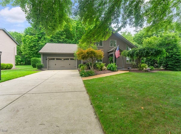 8465 Hilltop Drive, Poland, OH 44514