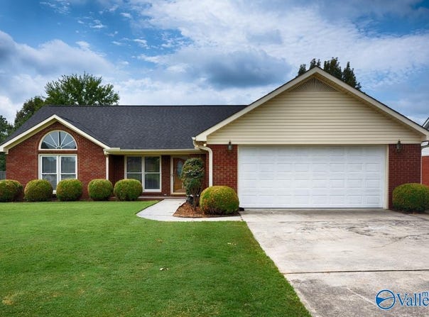 892 Pinewood Drive SW, Hartselle, AL 35640