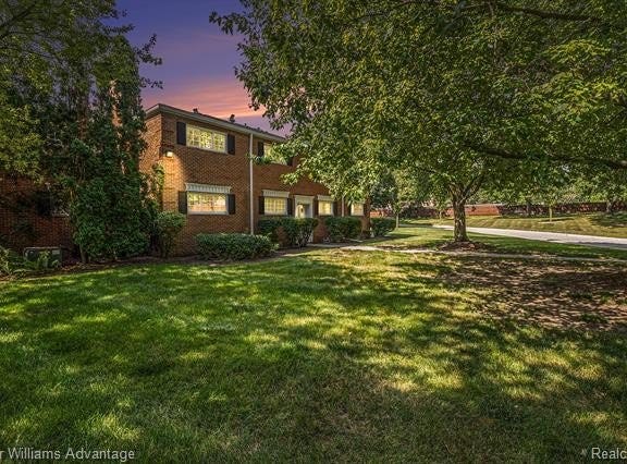 670 E Fox Hills Drive, Bloomfield, MI 48304