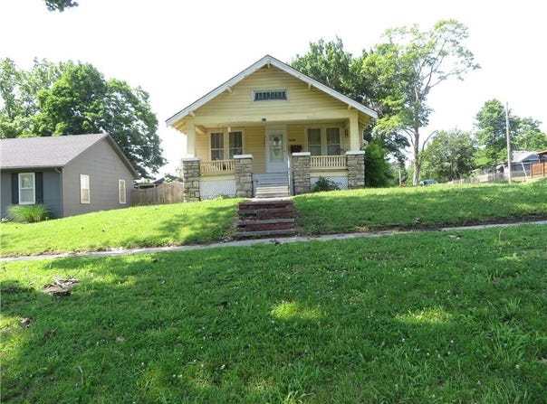 201 E Ottawa Street, Paola, KS 66071
