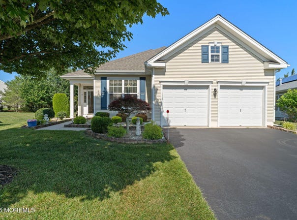 8 Spout Terrace, Barnegat, NJ 08005