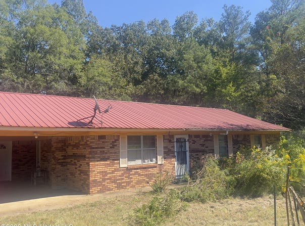 1533 Ccc Line Road, West Point, MS 39773